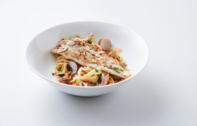 Wijting met pittige pasta vongole