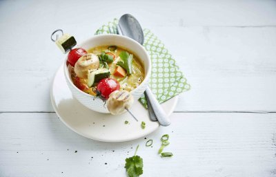 Curry de chicon et brochettes de légumes
