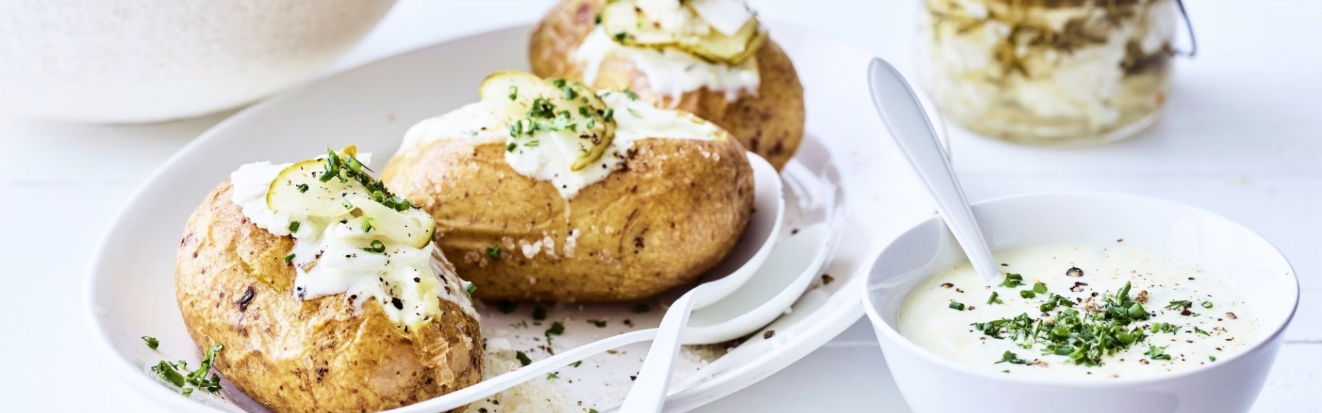 Gepofte aardappel met dressing Gepofte aardappel met dressing
