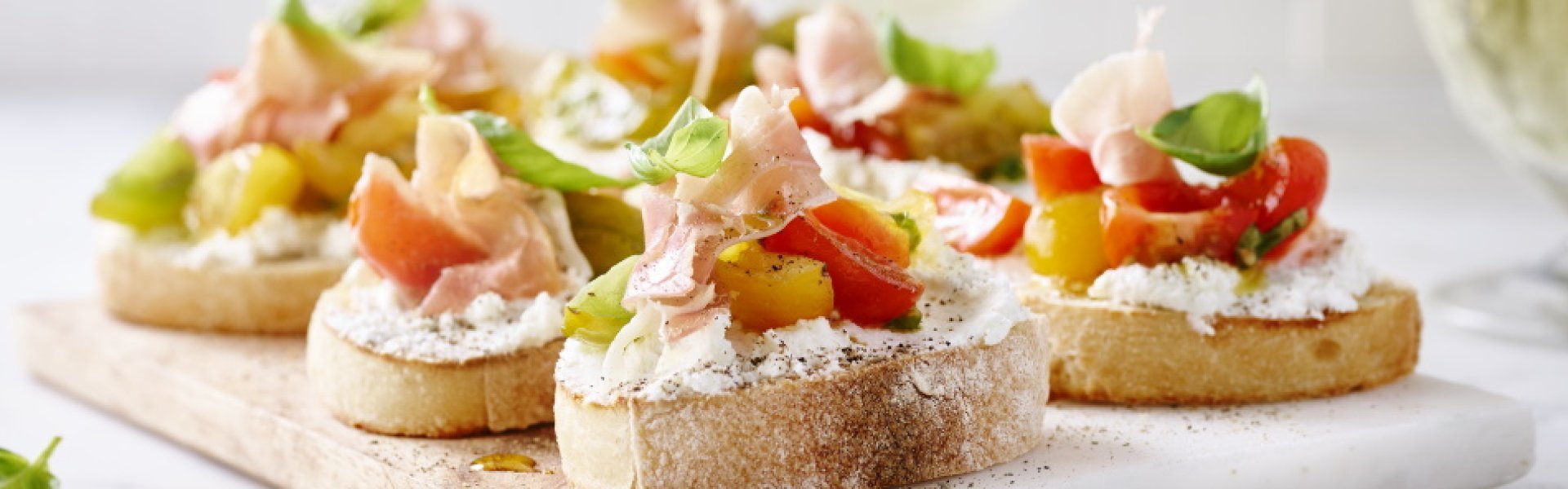 Aperitiefhapjes met tomaat Aperitiefhapjes met tomaat
