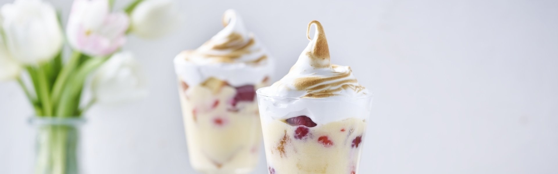 Trifle avec crème anglaise et meringue