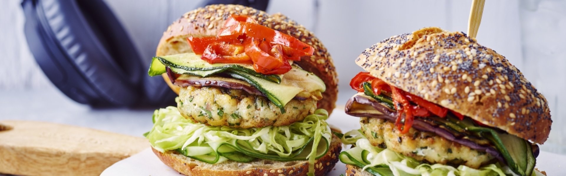 Burger de poisson aux légumes grillés