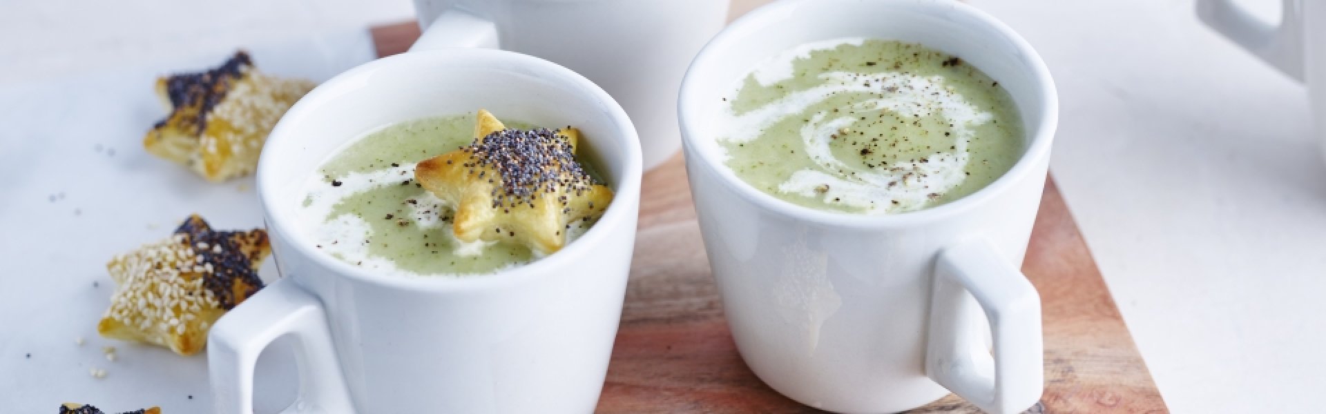 Crème de poireaux au brocoli et biscuits feuilletés Crème de poireaux au brocoli et biscuits feuilletés