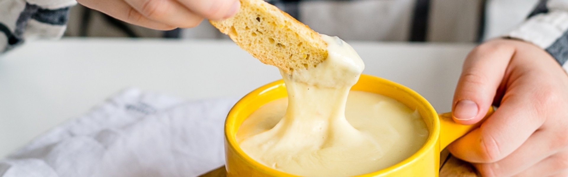 Voici comment faire une fondue aux fromages de chez nous