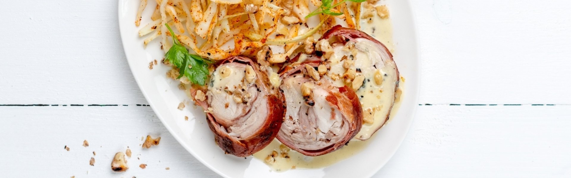 Roulade de râble de lapin au jambon d’Ardenne et crème de bleu