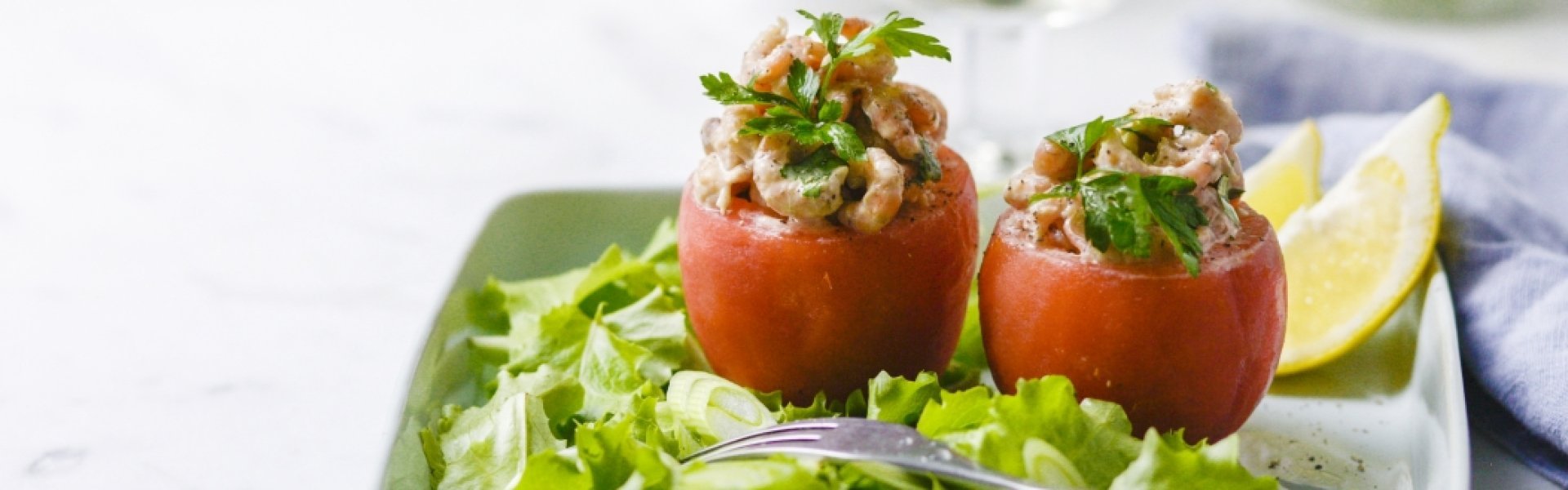 Lichte voorgerechten maken - Tomaat-garnaal met salade Tomaat-garnaal met salade