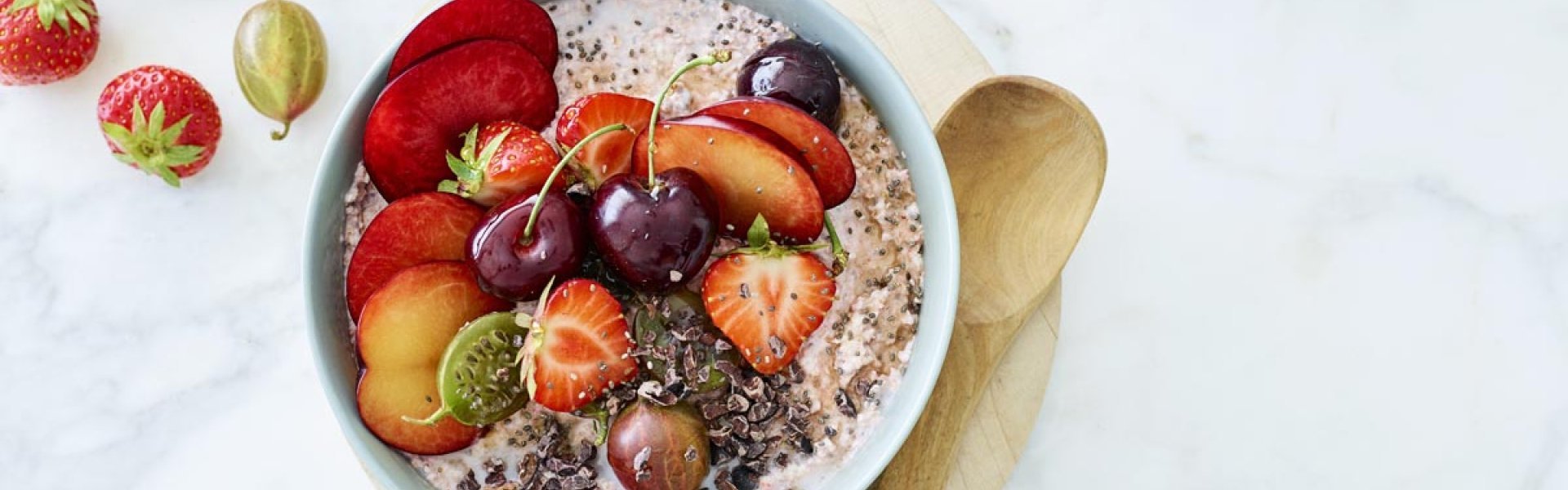 Overnight oats met aardbeien, kersen en pruimen Overnight oats met aardbeien, kersen en pruimen