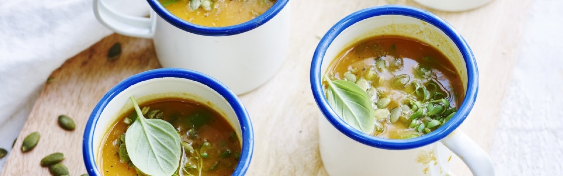 Soep maken - Pompoensoep met basilicum en tuinkers