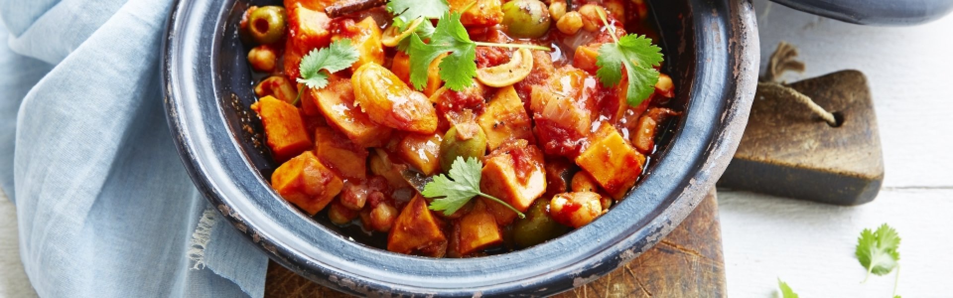 Tajine patate douce, aubergine, tomate Tajine patate douce, aubergine, tomate