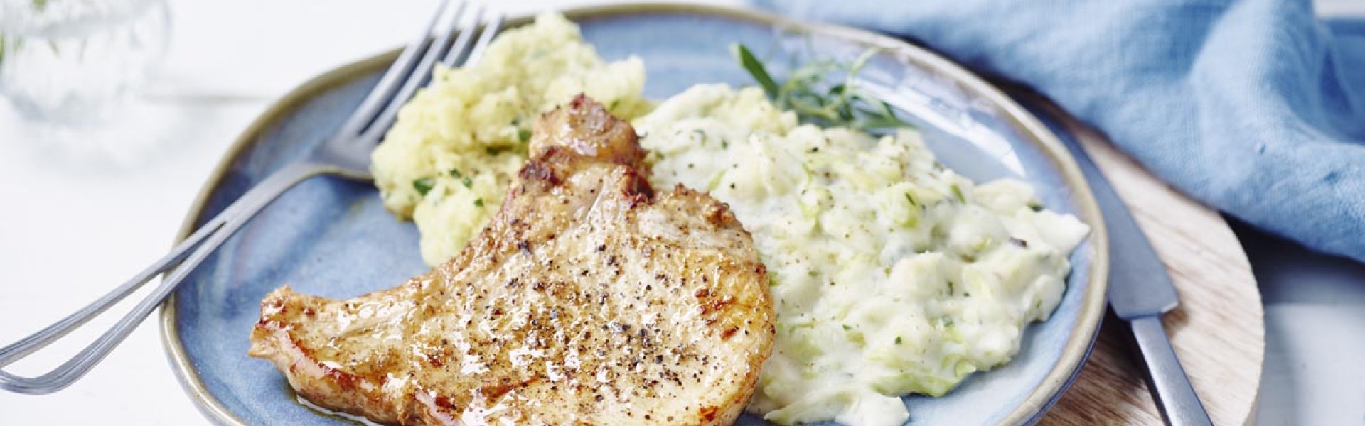Chou blanc en sauce à l’estragon, côtelettes de porc et purée à l’ail Chou blanc en sauce à l’estragon, côtelettes de porc et purée à l’ail
